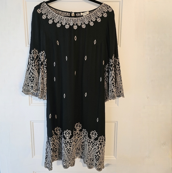 Sundance Black Dress with Intricate White Embroidered Detailing sz small - Picture 2 of 8